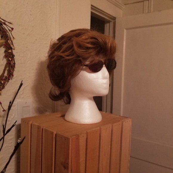 Wig - Picture 3 of 9